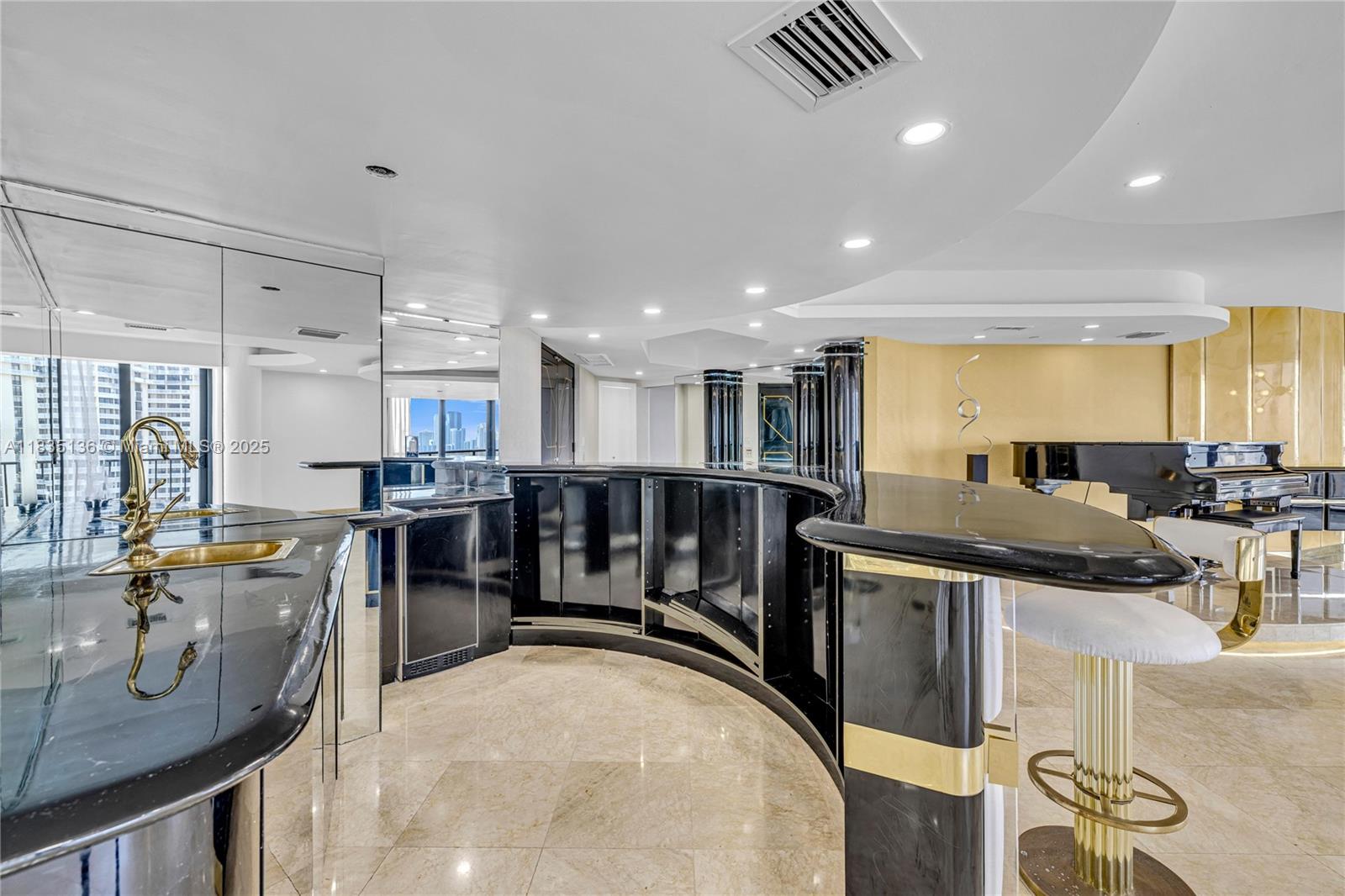 TURNBERRY ISLE SOUTH COND - Residential