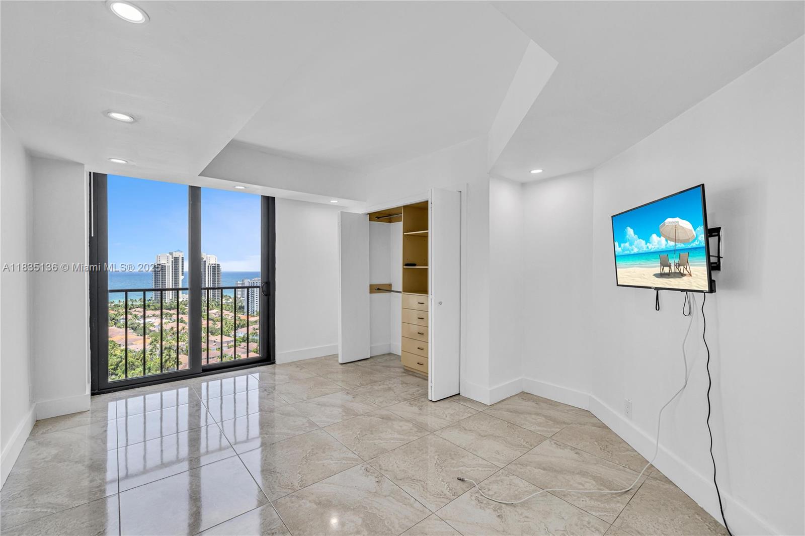 TURNBERRY ISLE SOUTH COND - Residential