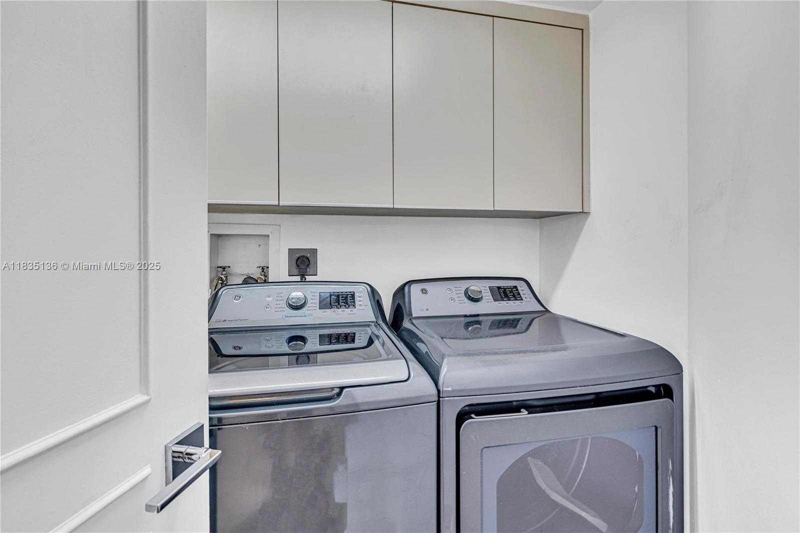 TURNBERRY ISLE SOUTH COND - Residential