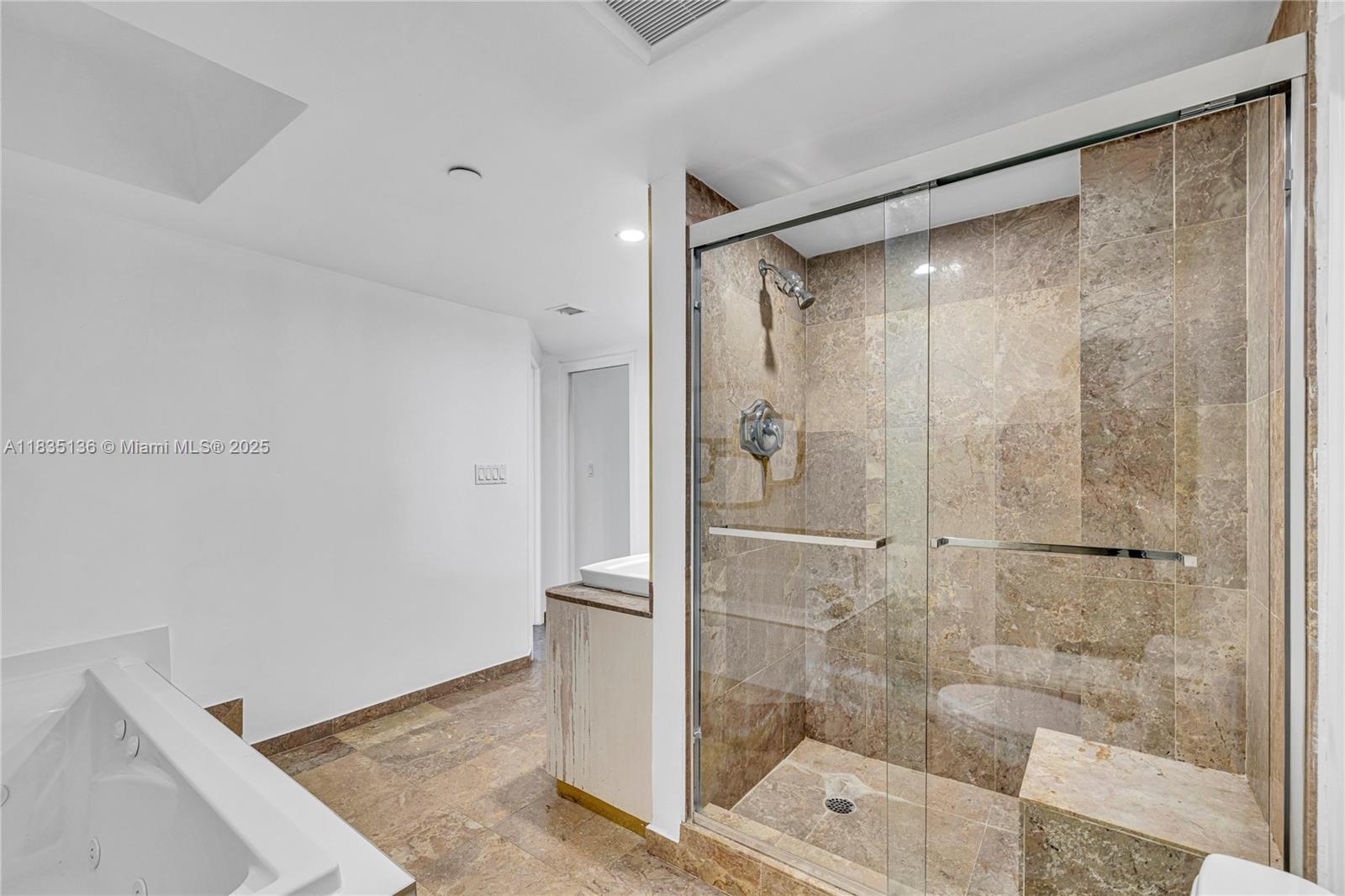 TURNBERRY ISLE SOUTH COND - Residential