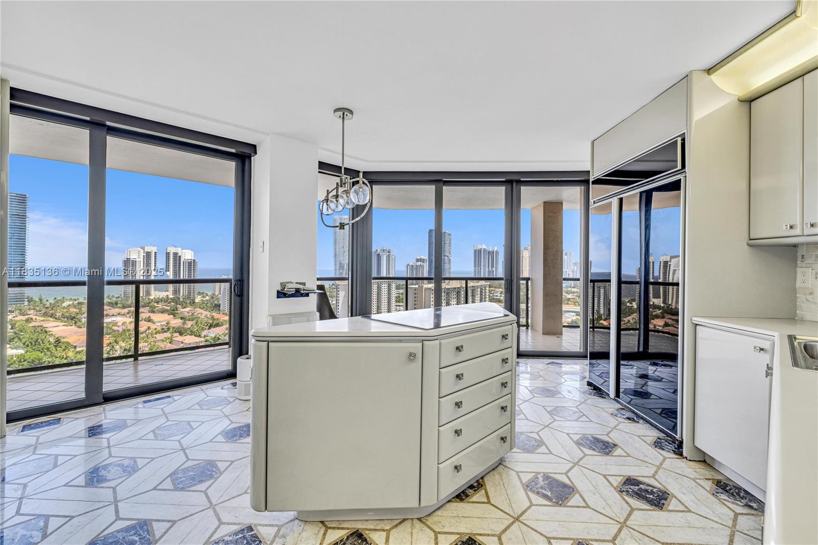 TURNBERRY ISLE SOUTH COND - Residential