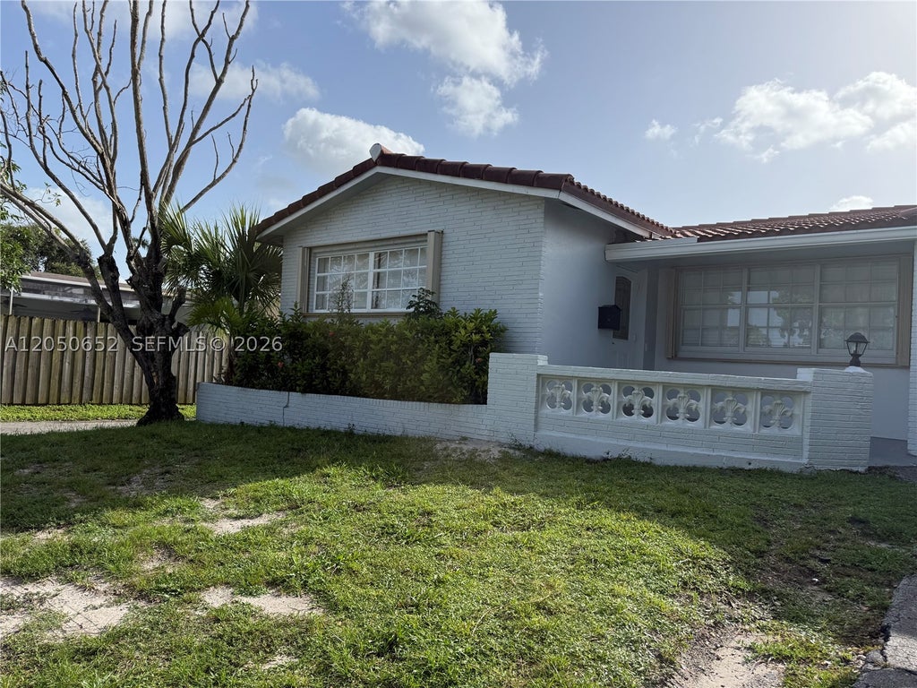 Photo of 2100 N 52nd Ave, Hollywood, FL 33021 (MLS # A12050652)