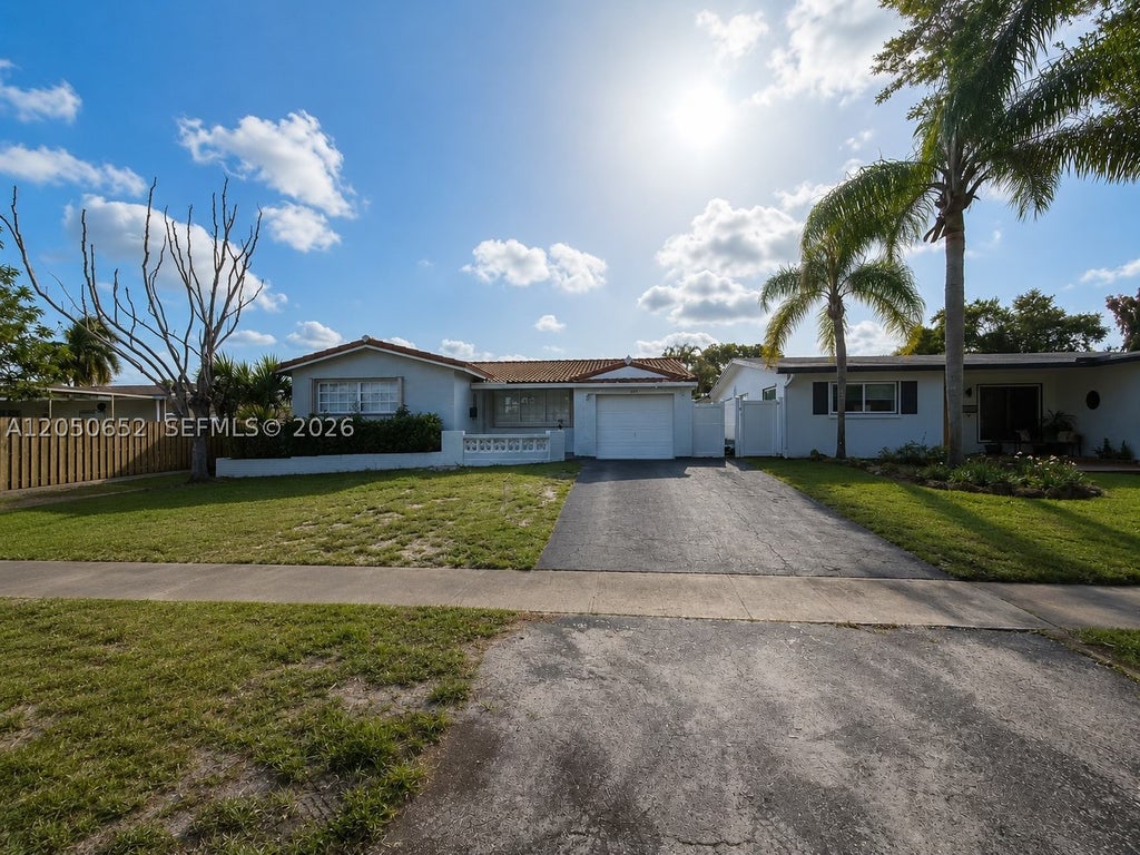 Photo of 2100 N 52nd Ave, Hollywood, FL 33021 (MLS # A12050652)