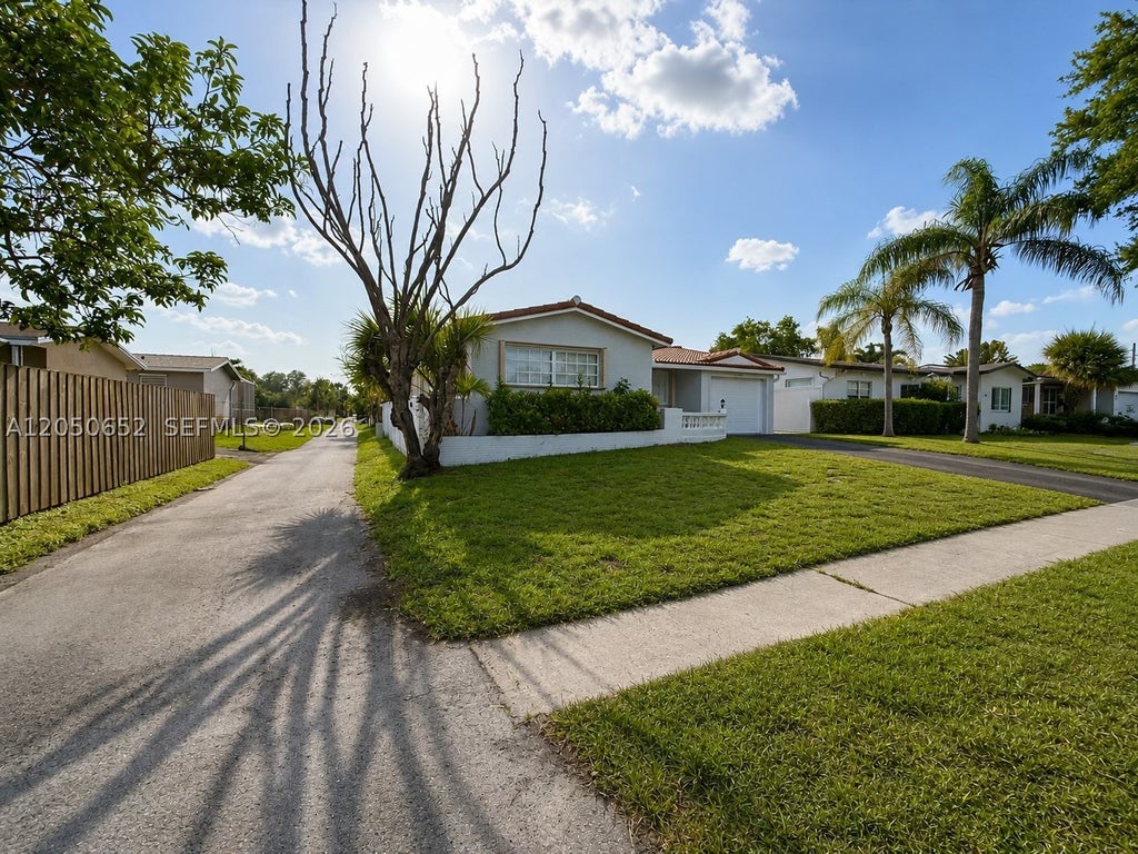 Photo of 2100 N 52nd Ave, Hollywood, FL 33021 (MLS # A12050652)