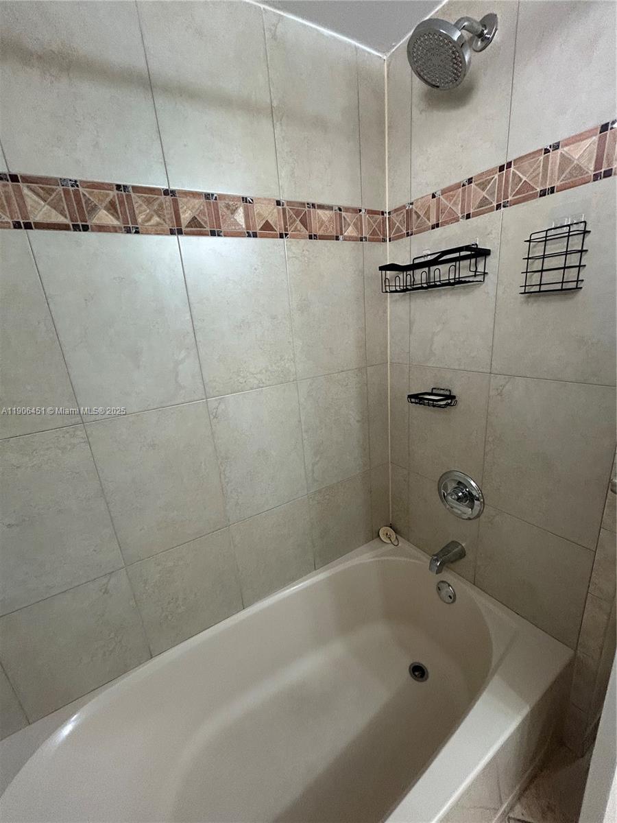 FOURTH GULFSTREAM GARDEN - Residential Lease