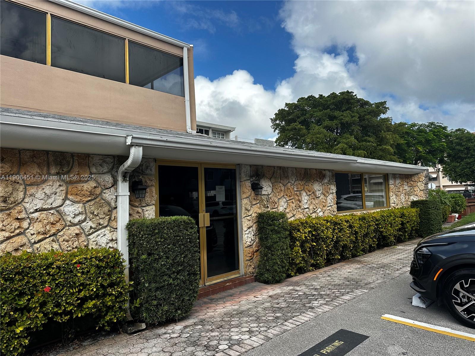 FOURTH GULFSTREAM GARDEN - Residential Lease