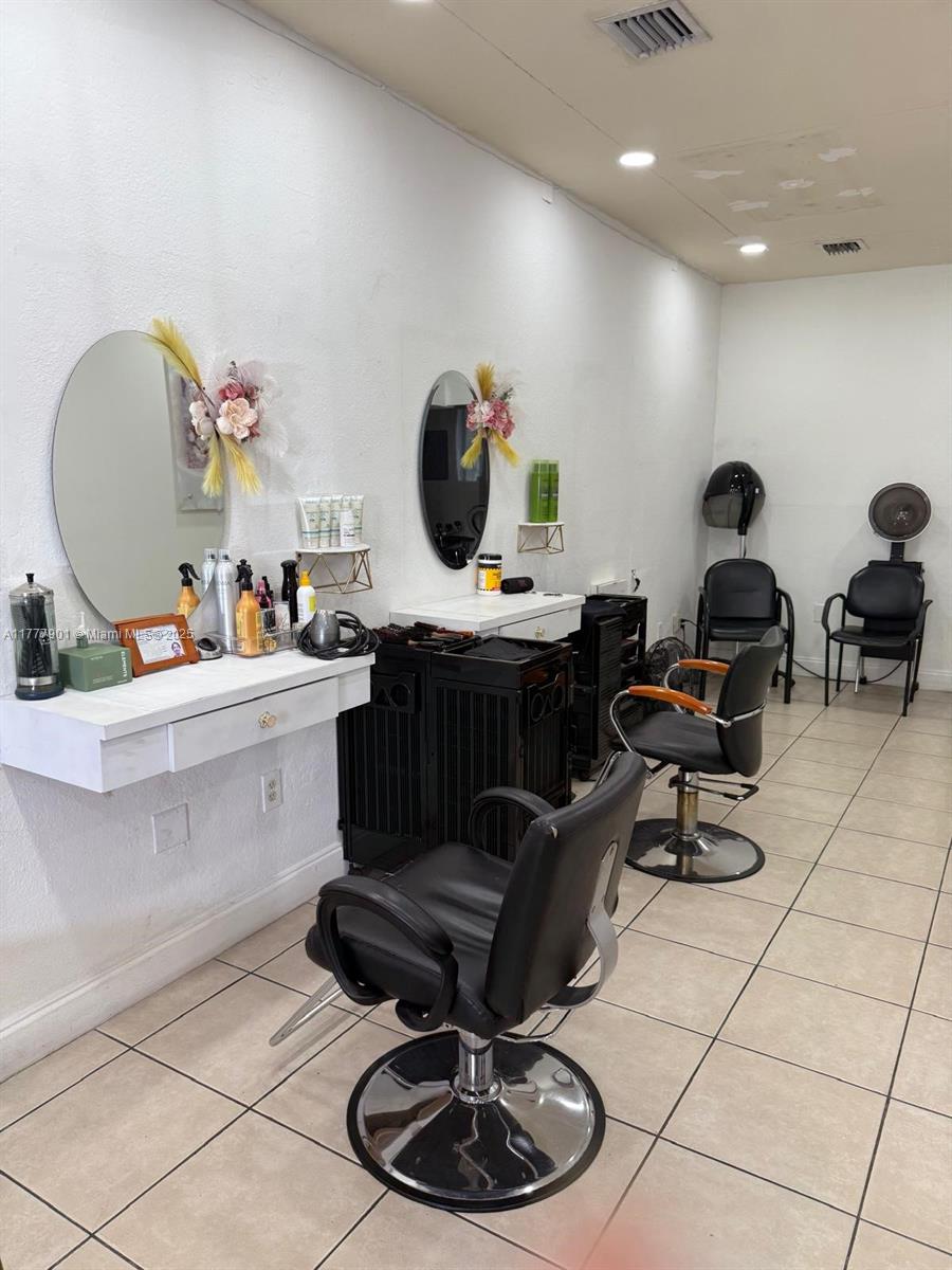 Beauty Salon, excellent opportunity with a low rent of $2,266, including water and trash.
Two manicurist and one hairstylist stations are rented, with the possibility of adding more services.