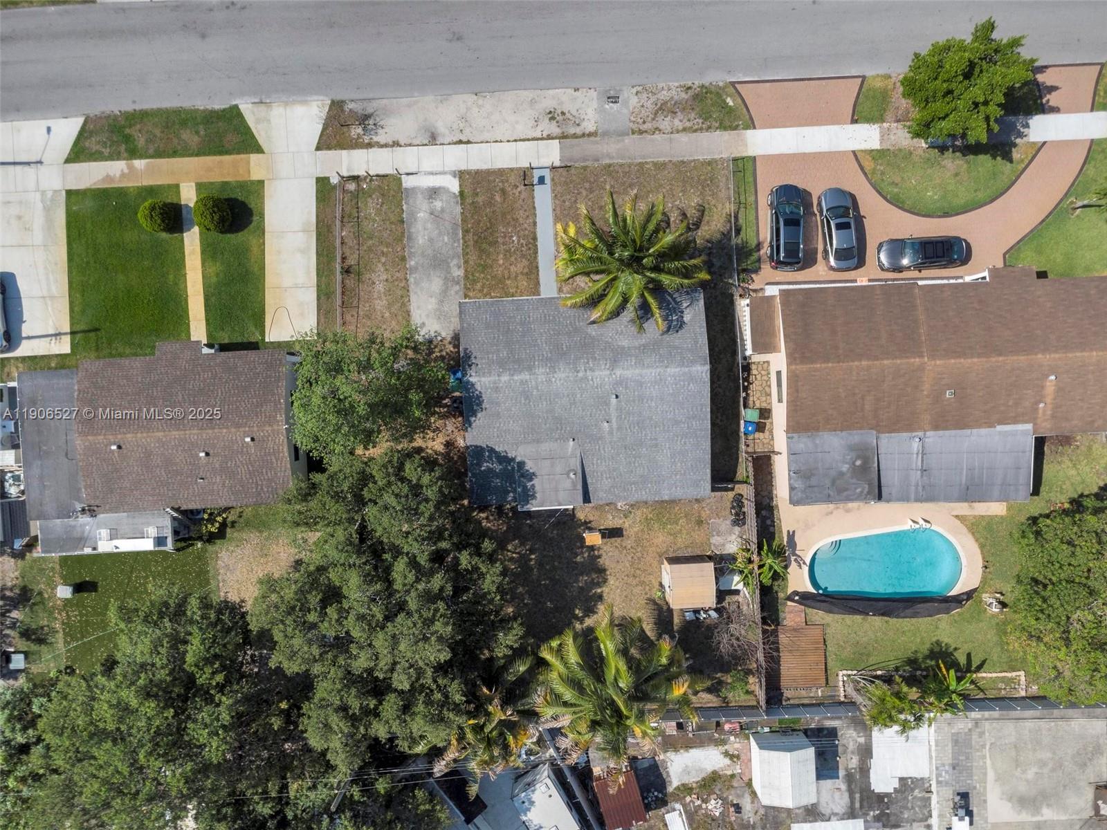 BONNIE BRIAR ESTATES - Residential