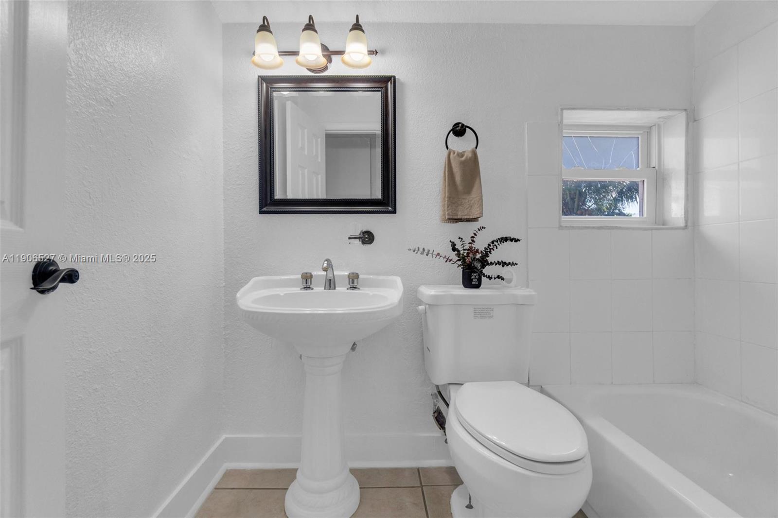 BONNIE BRIAR ESTATES - Residential