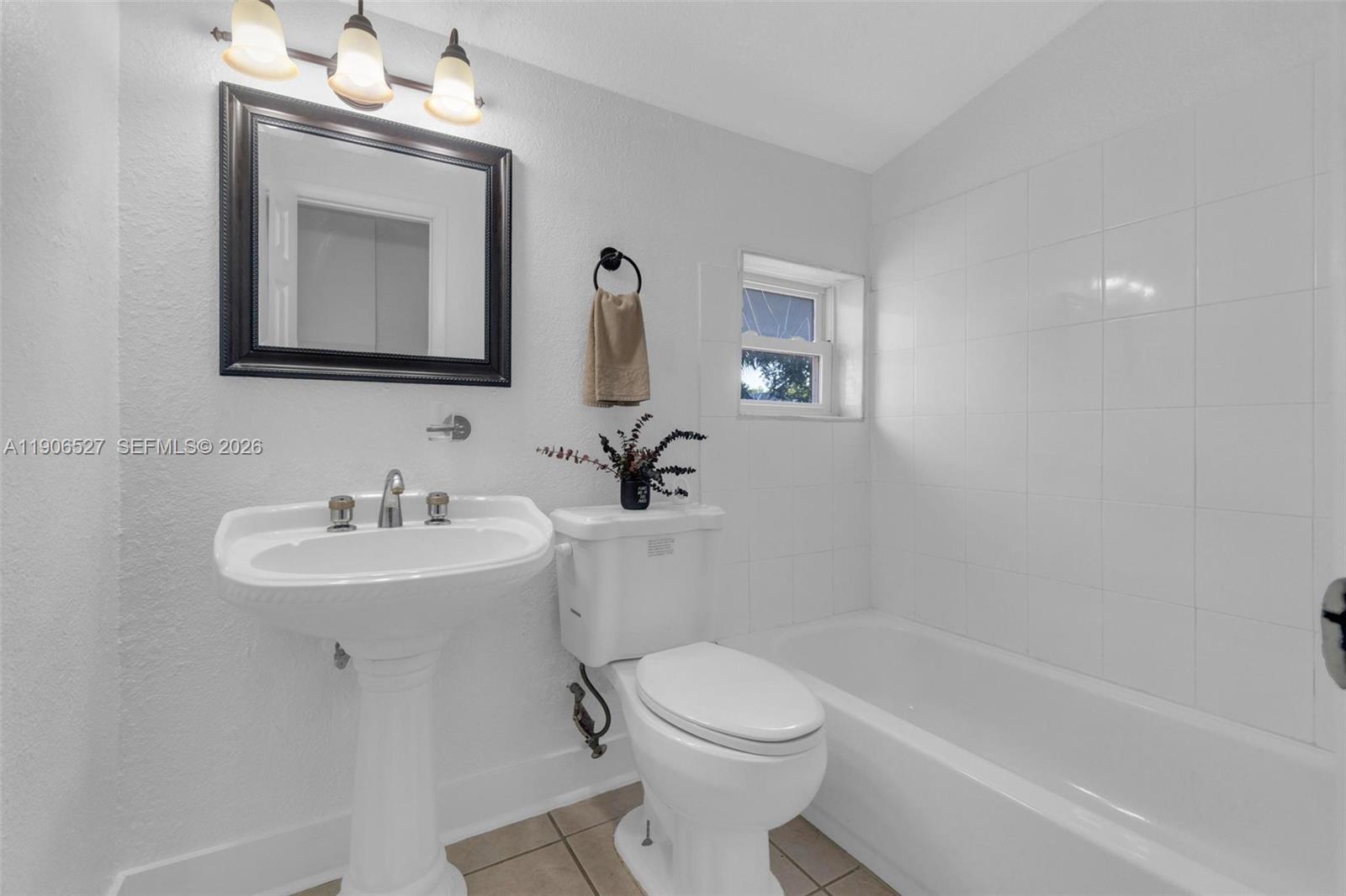 BONNIE BRIAR ESTATES - Residential