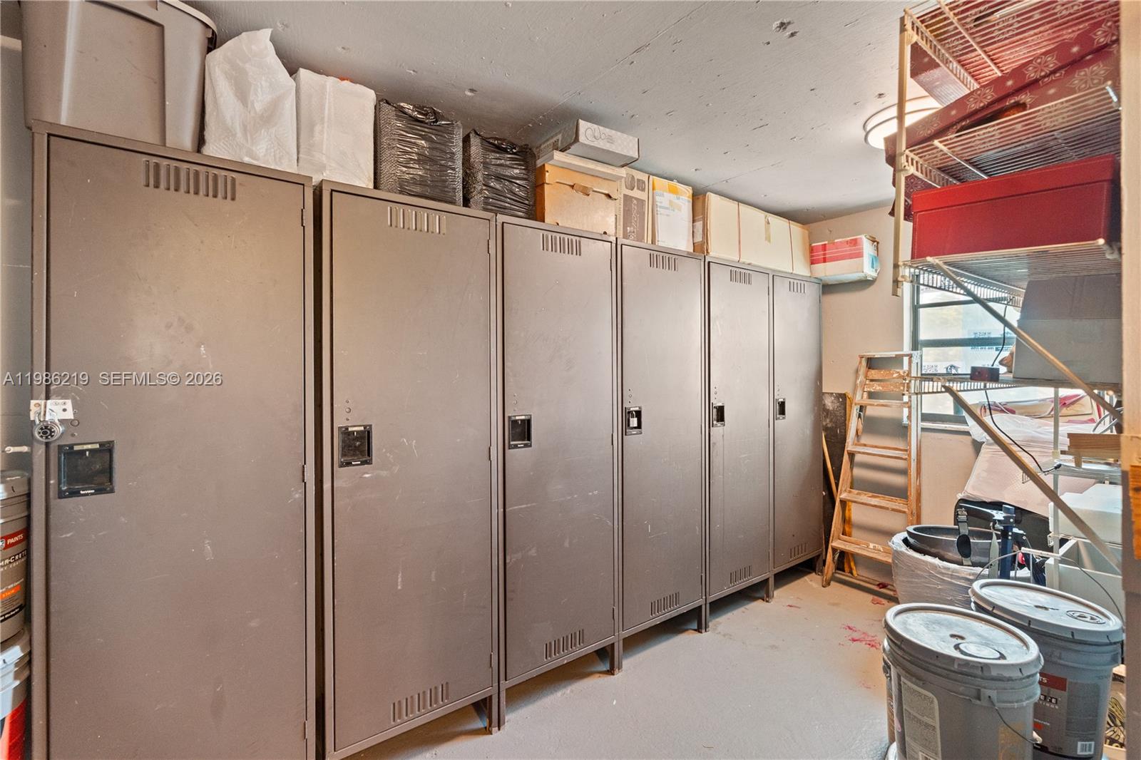 HILLCREST COUNTRY CLUB - Residential