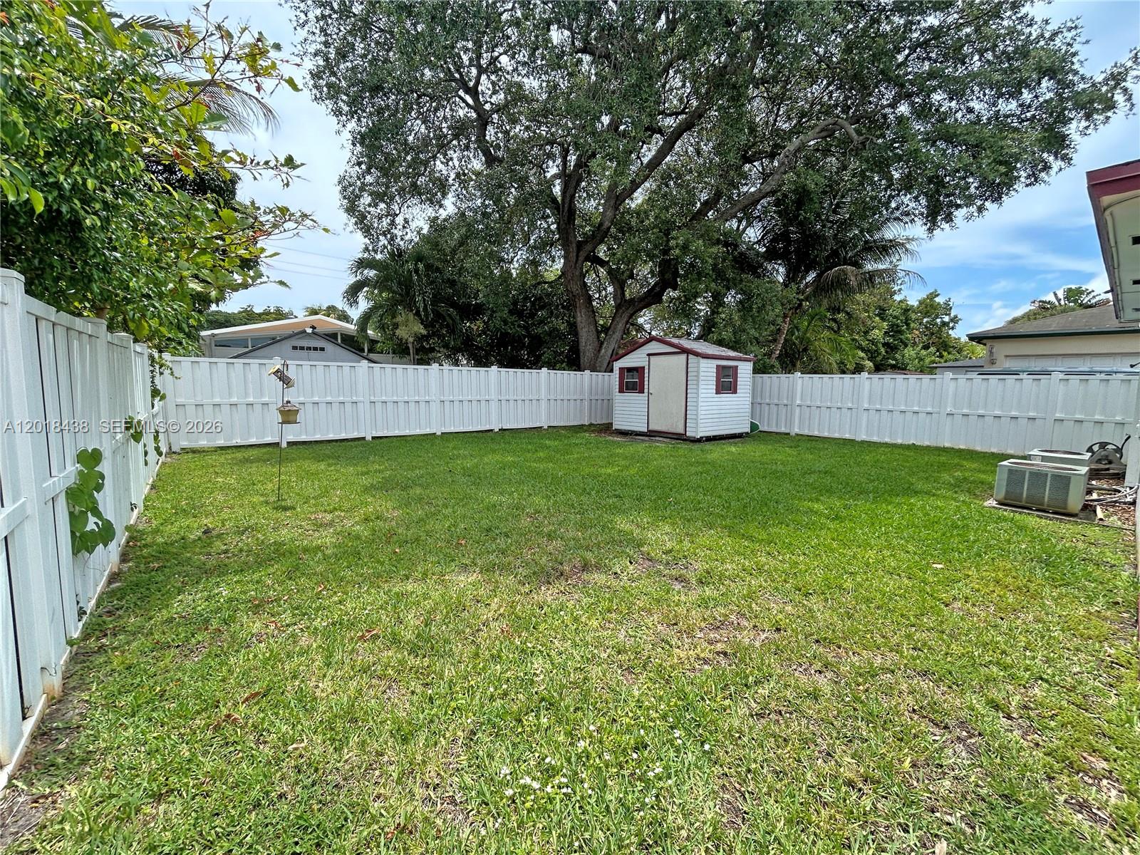 TOWN OF HALLANDALE B-13 - Residential