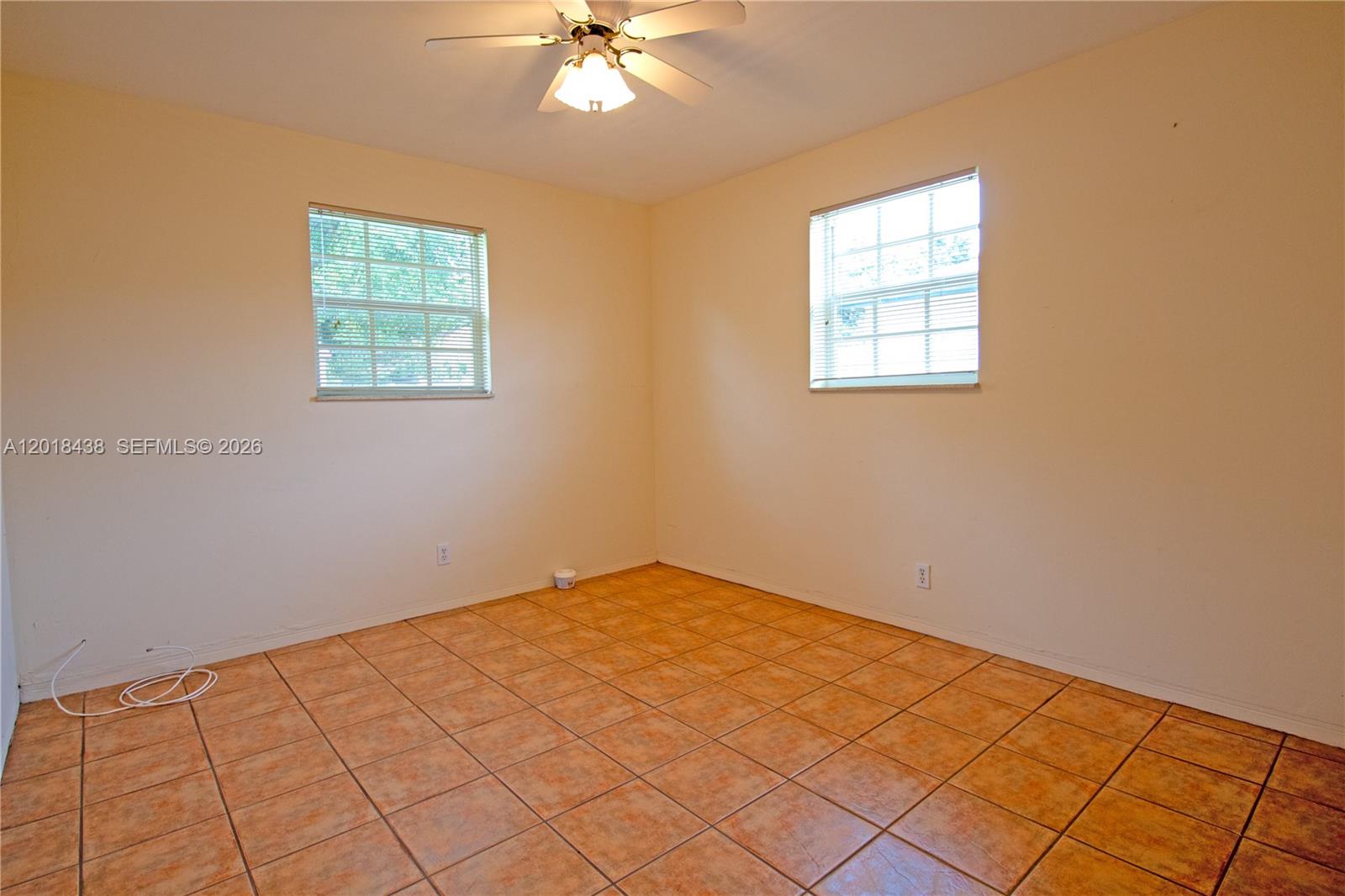 TOWN OF HALLANDALE B-13 - Residential