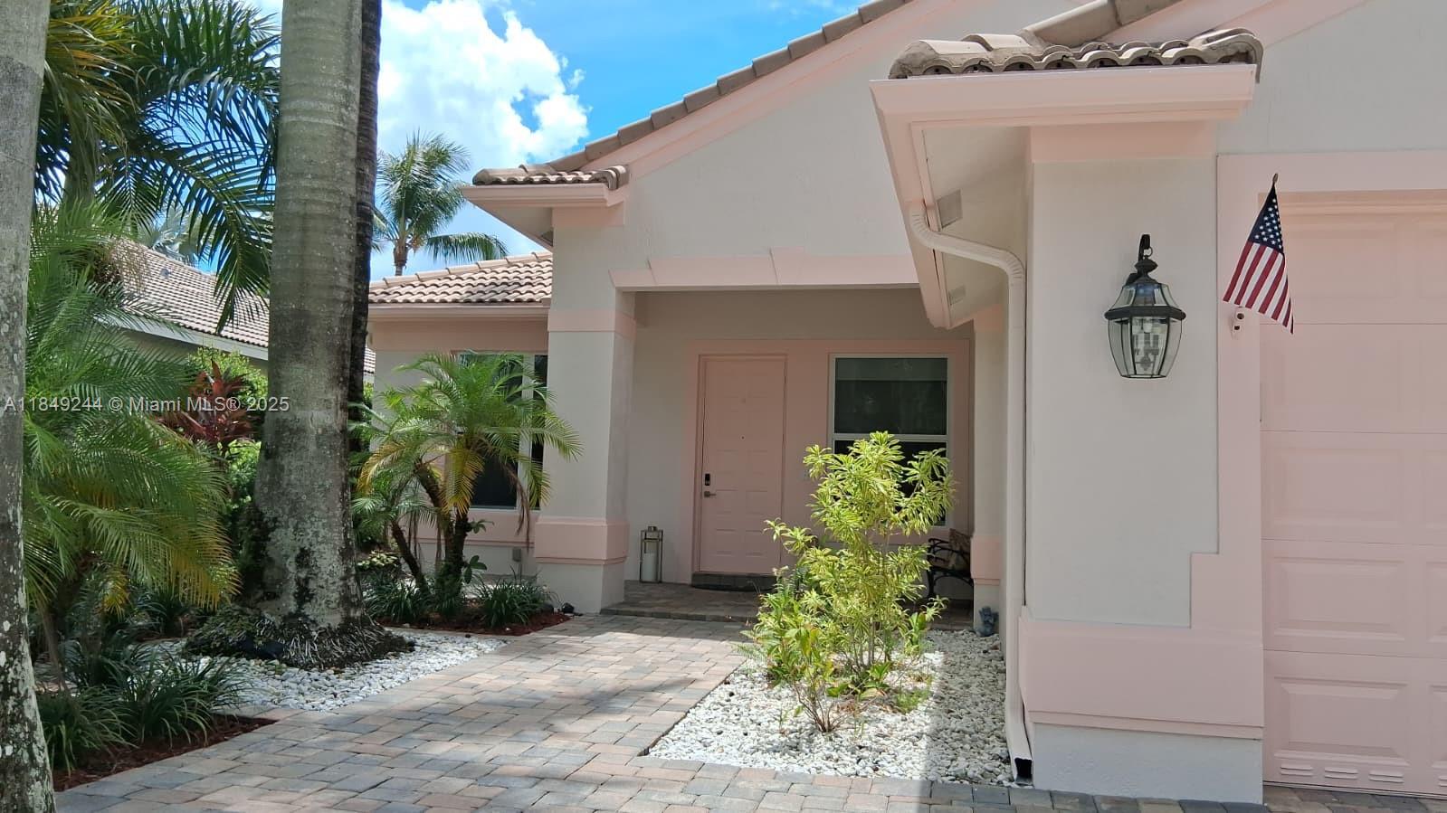 1946 Harbor View Cir