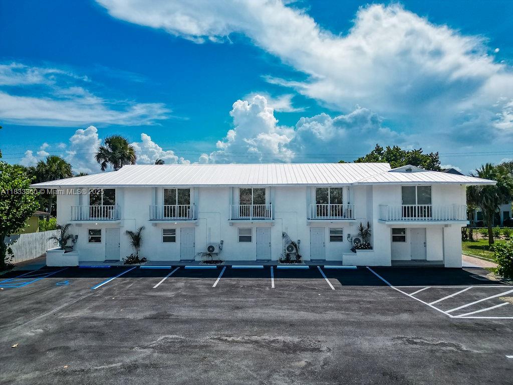Fully furnished 1-bed / 1-bath unit across from the beach on Hutchinson Island! Completely remodeled with a modern kitchen featuring stainless steel appliances, stylish finishes, and one king-sized bed with nightstands. Includes a dining table, sofa, and everything needed for comfortable beachfront living.
Water & garbage are included.
Electricity is partially included — a flat fee of $50/month per person
Building Amenities: On-site coin laundry and one assigned parking space.
Close to oceanfront parks, shopping, dining, and all the best Hutchinson Island has to offer. Just across from beach access. Vacant Unit. Must-see. Contact the listing agent to schedule a showing.