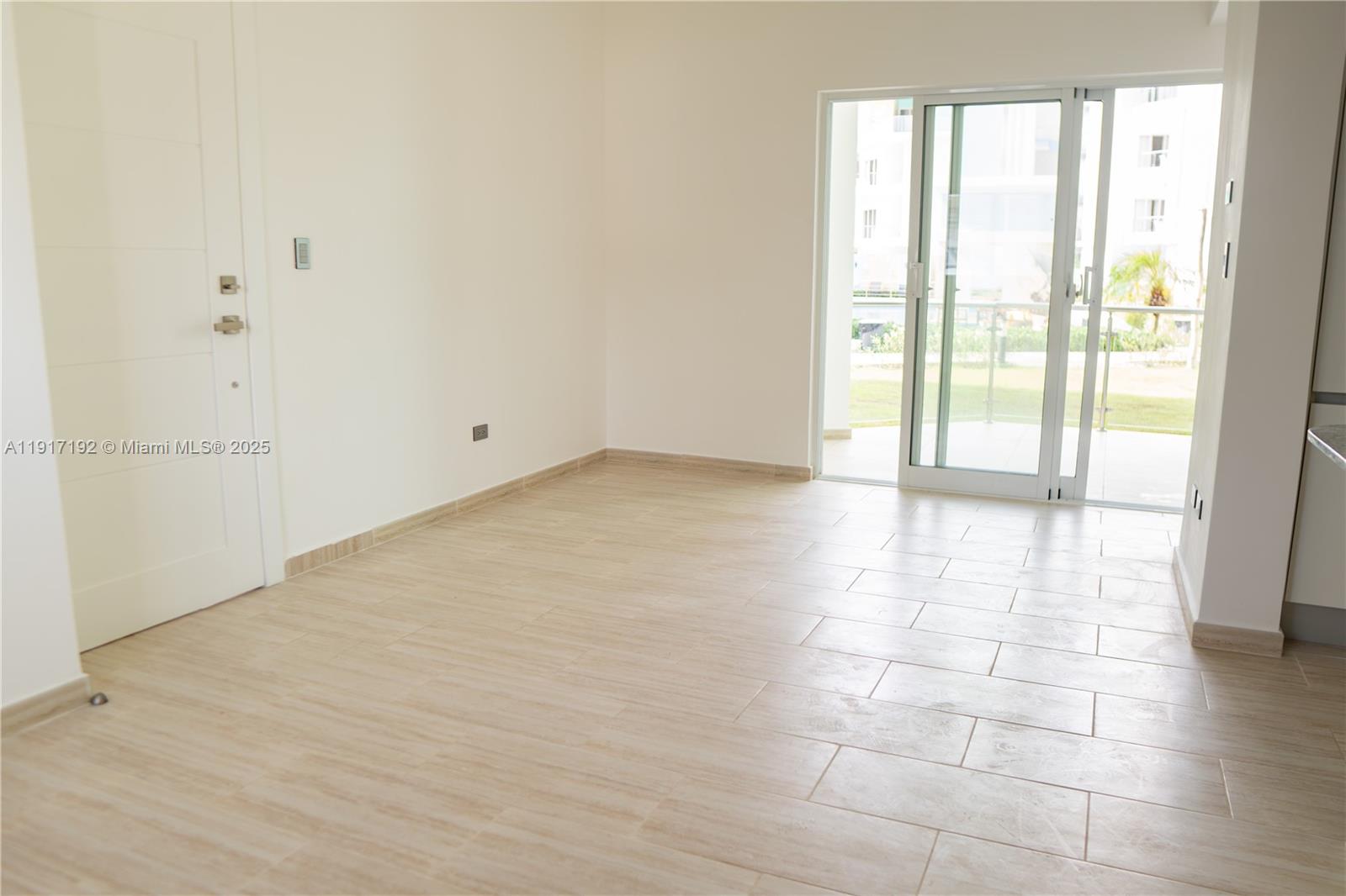 E RESIDENCIAL MAPLE BEACH AV ALEMANIA A101