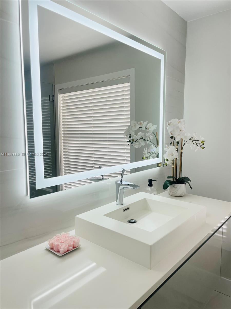 CRYSTAL HEIGHTS - Residential