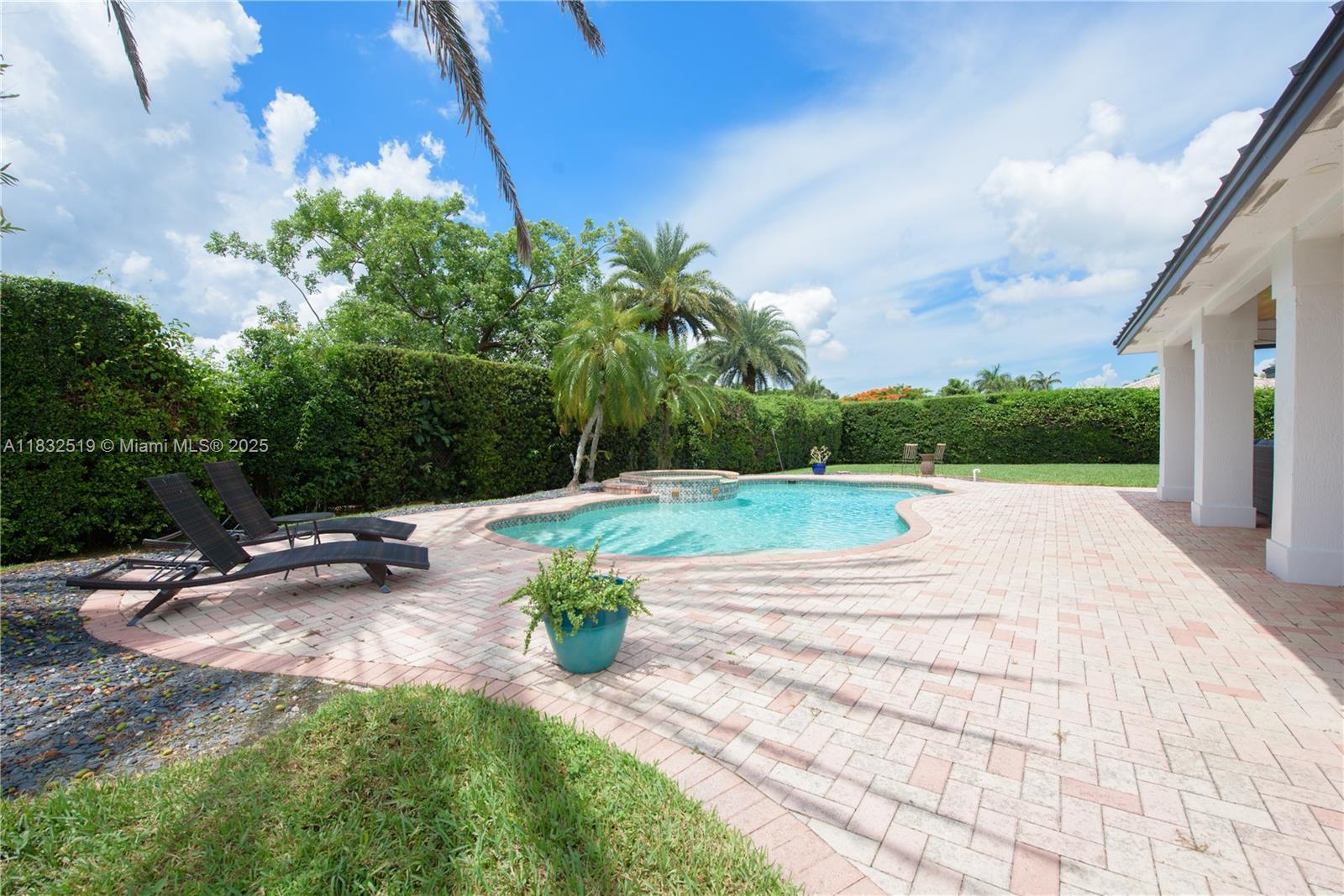 AVOCADO JUNCTION - Residential