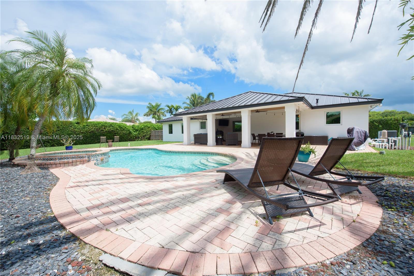 AVOCADO JUNCTION - Residential