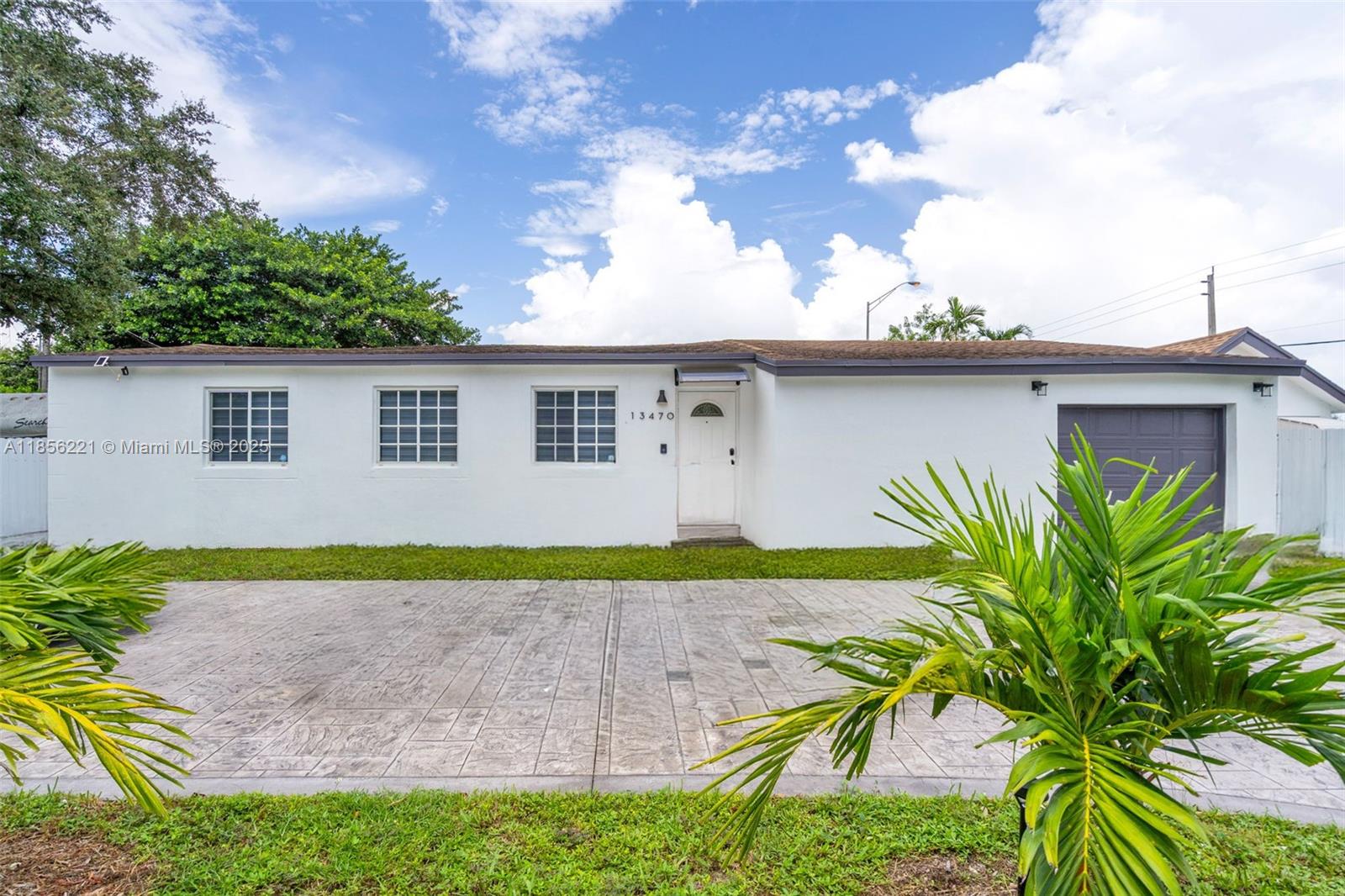 Experience comfort and convenience in this beautifully updated 3-bedroom, 1-bath home ideally situated just steps from Claude Pepper State Park. Designed for modern living, the interior features a bright, open layout with tasteful finishes that create a warm and inviting atmosphere.
Enjoy easy access to major highways, shopping, dining, and top schools, all while living in a quiet, park-side neighborhood. Perfect for those seeking a blend of tranquility and city convenience.
Rent includes electricity, water, sewer, waste services, and internet.