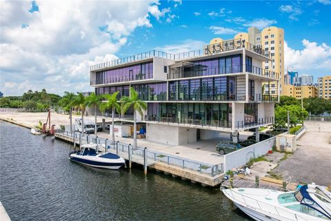 528 NW 7th Ave Miami FL 33136