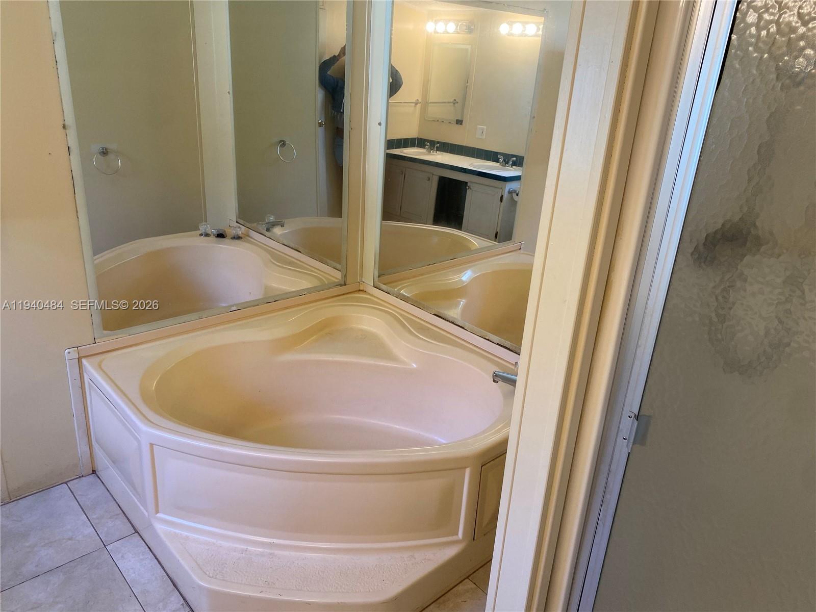 6800 NW 39th Ave #190, Coconut Creek, FL, 33073/$155,000 4 6800 NW 39th Ave #190