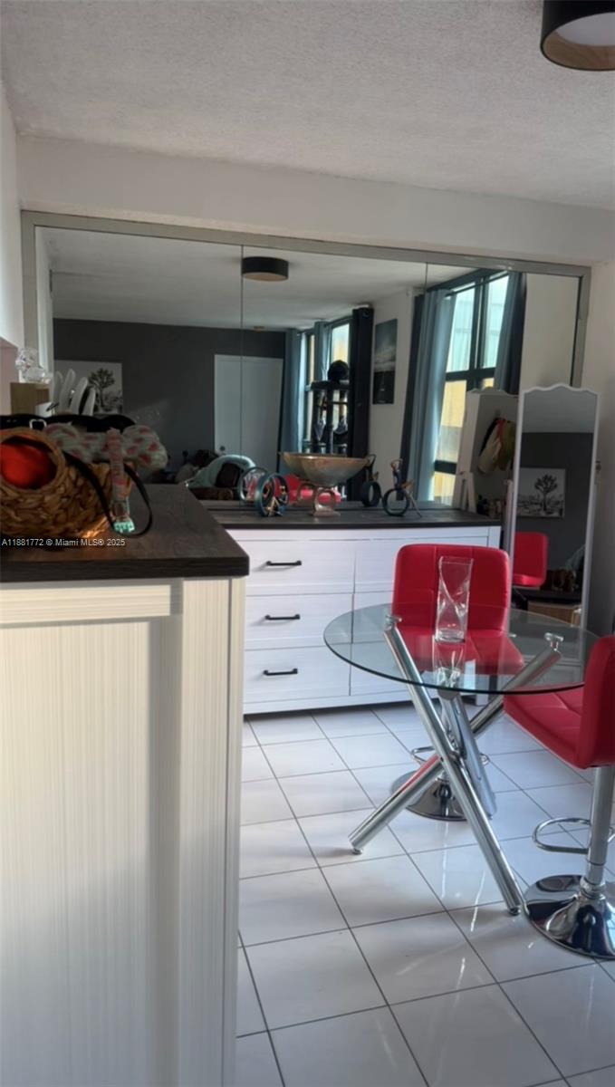 AMAZING LOCATION! Beautiful unit, 1 bedroom, 1 bathroom, the kitchen, dining and living area have a great layout perfect for comfortable living. Washer and dryer inside the unit. Enjoy the amenities of the condominium such as pool and fitness center.
The unit is located 5 min away from FIU. Close to top-rated schools, shops, dining, expressways, hospitals. Move-in-ready!