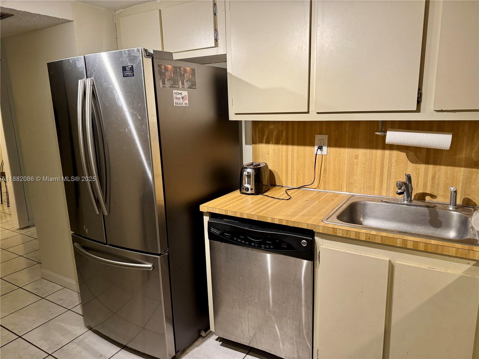 THE RIVIERA CONDO - Residential