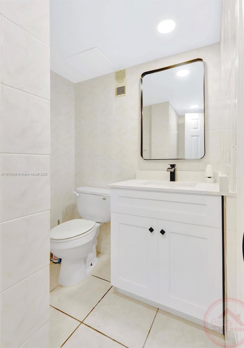 LA BAHIA CONDO - Residential