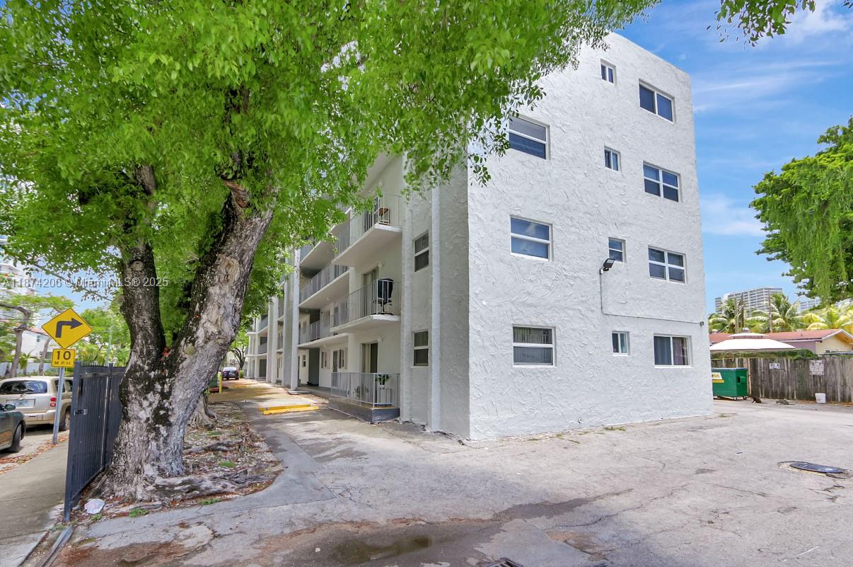 LA BAHIA CONDO - Residential