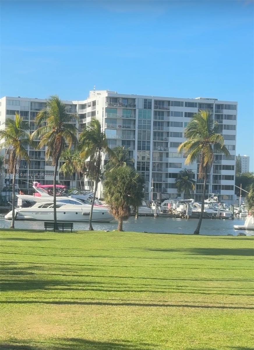 LA BAHIA CONDO - Residential