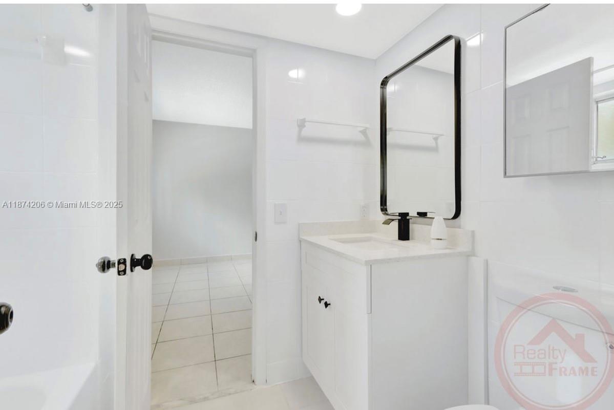 LA BAHIA CONDO - Residential