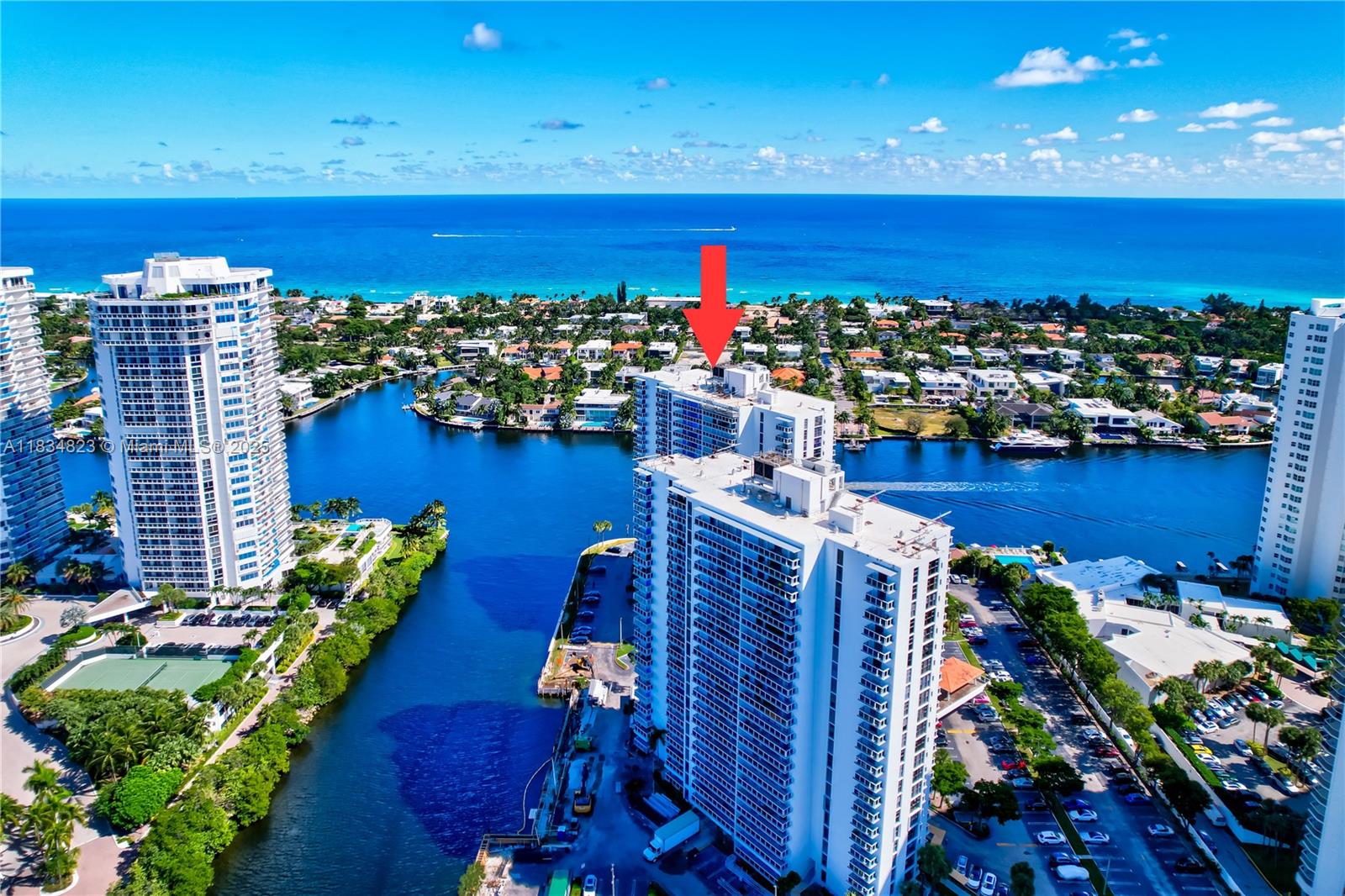 Gorgeous apartment in the first floor across the Aventura Golf Course. Building provides 24/7 security front, and desk and gym. Corner unit with lots of light, viewing the intercostal .Very high ceilings. Spectacular!