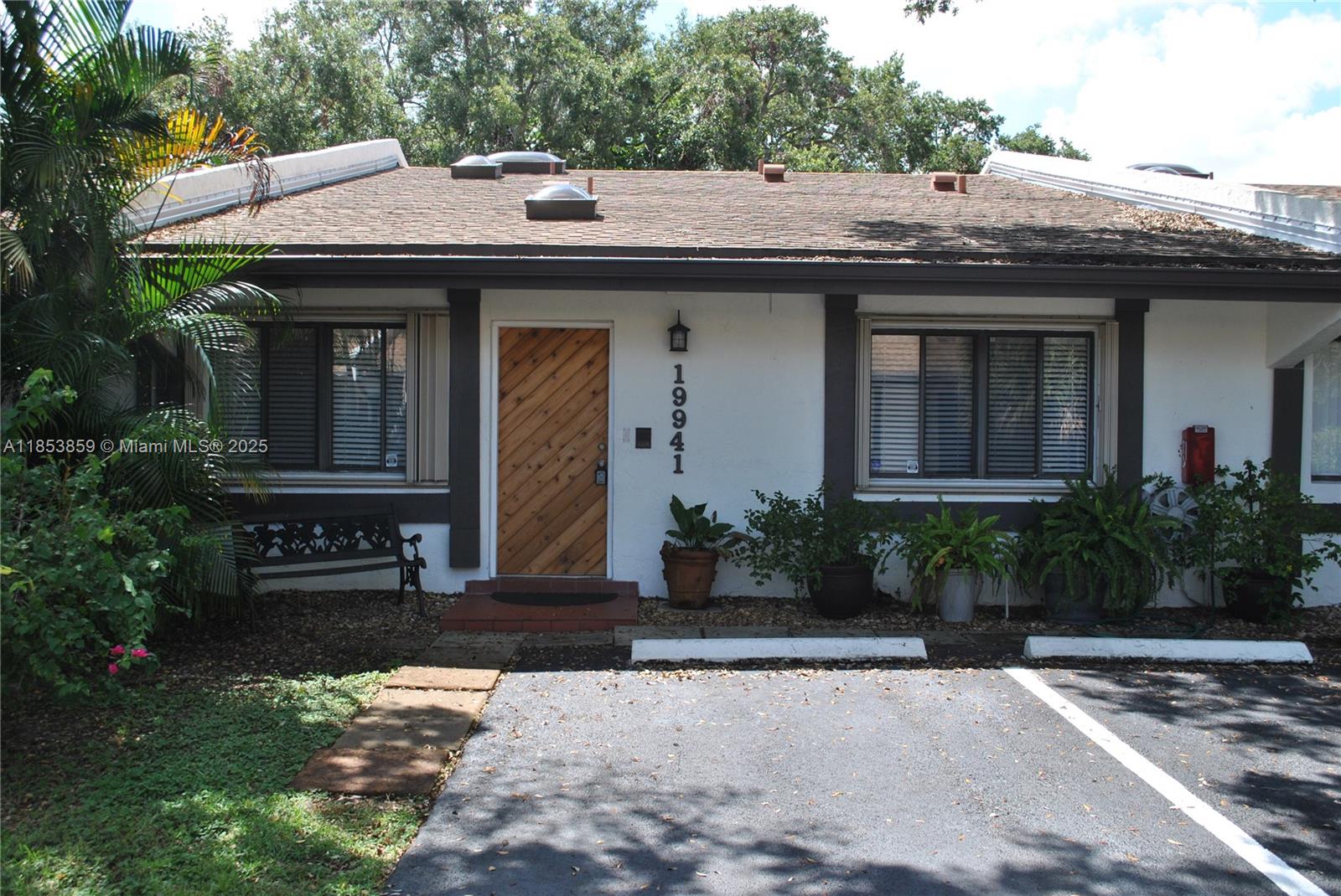 Spacious 2 bed, 2 bath villa with 1,580 sq ft in the gated Sandpiper community of California Club. This one-story home features high ceilings, central A/C, in-unit washer/dryer, and a new roof (2 years old). lounge, or creative space. Enjoy 2 assigned parking spots, guest parking, and access to the community pool and clubhouse. HOA includes water and cable. Prime location just a few minutes from Aventura Mall, the beach.