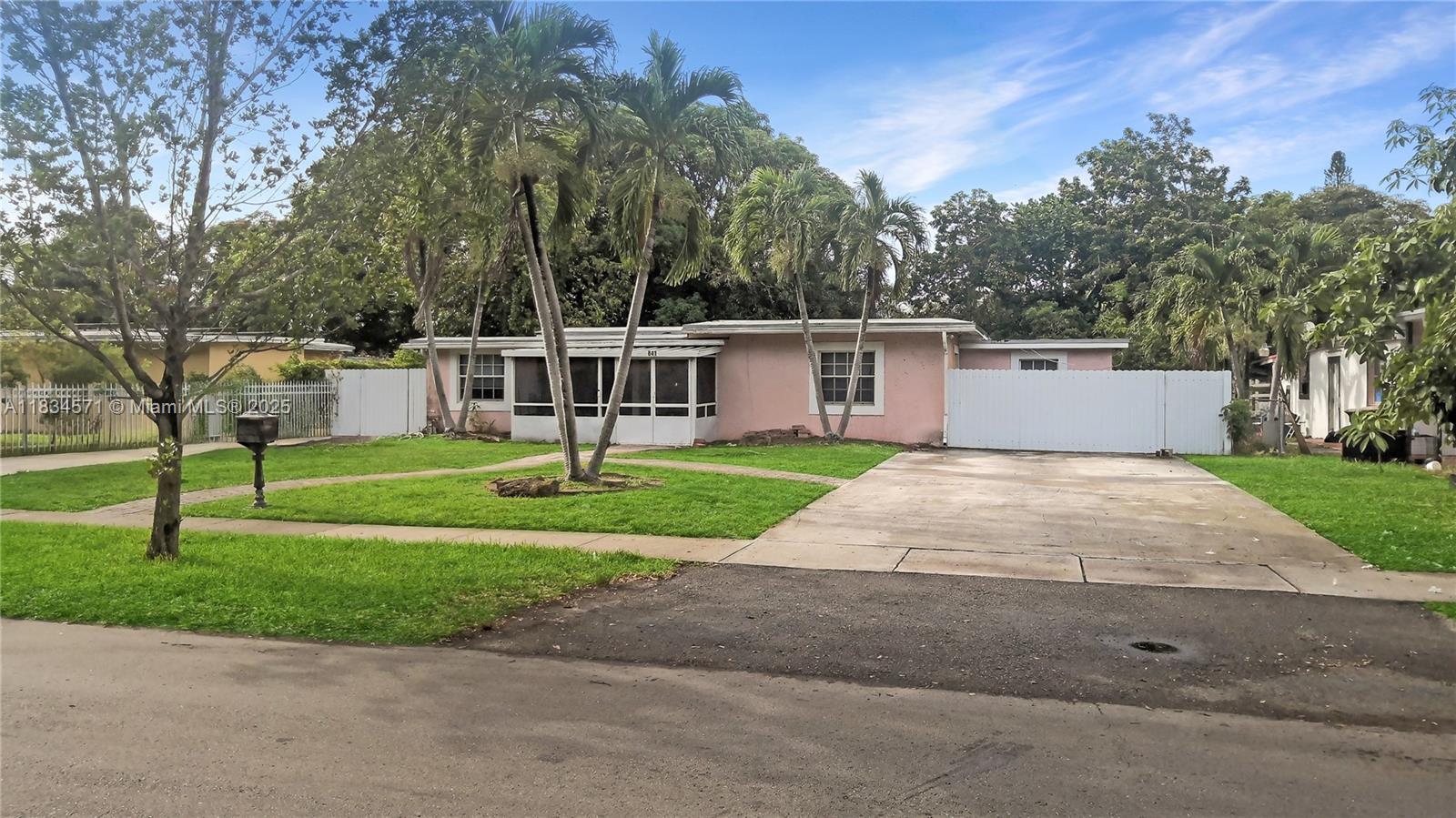 841 NE 139th St, North Miami, FL, 33161/$550,000 2 841 NE 139th St