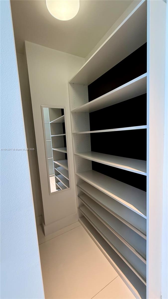 TRUMP ROYALE CONDO - Residential Lease