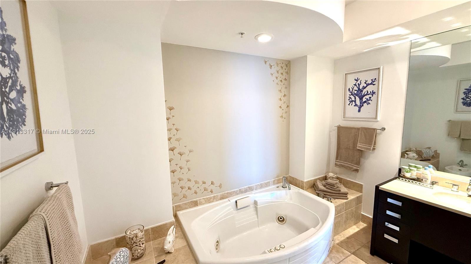 TRUMP ROYALE CONDO - Residential Lease