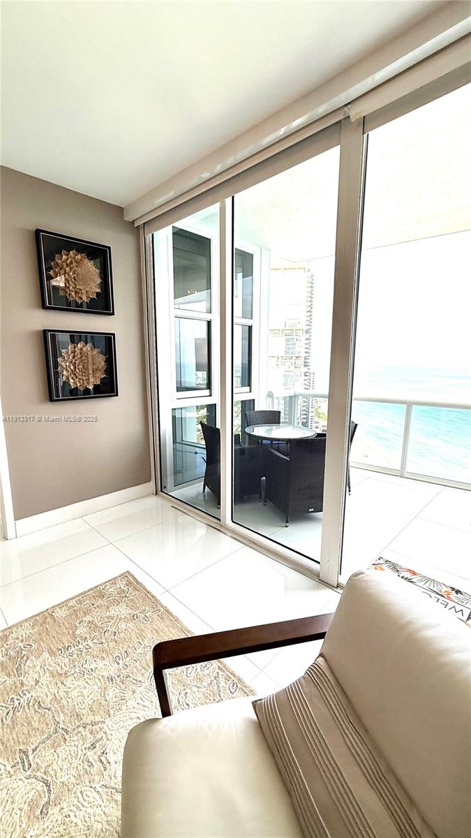 TRUMP ROYALE CONDO - Residential Lease