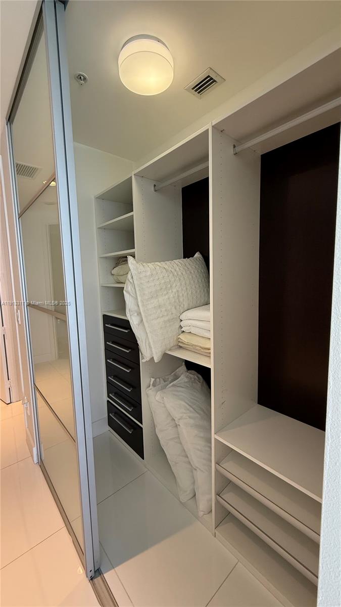 TRUMP ROYALE CONDO - Residential Lease