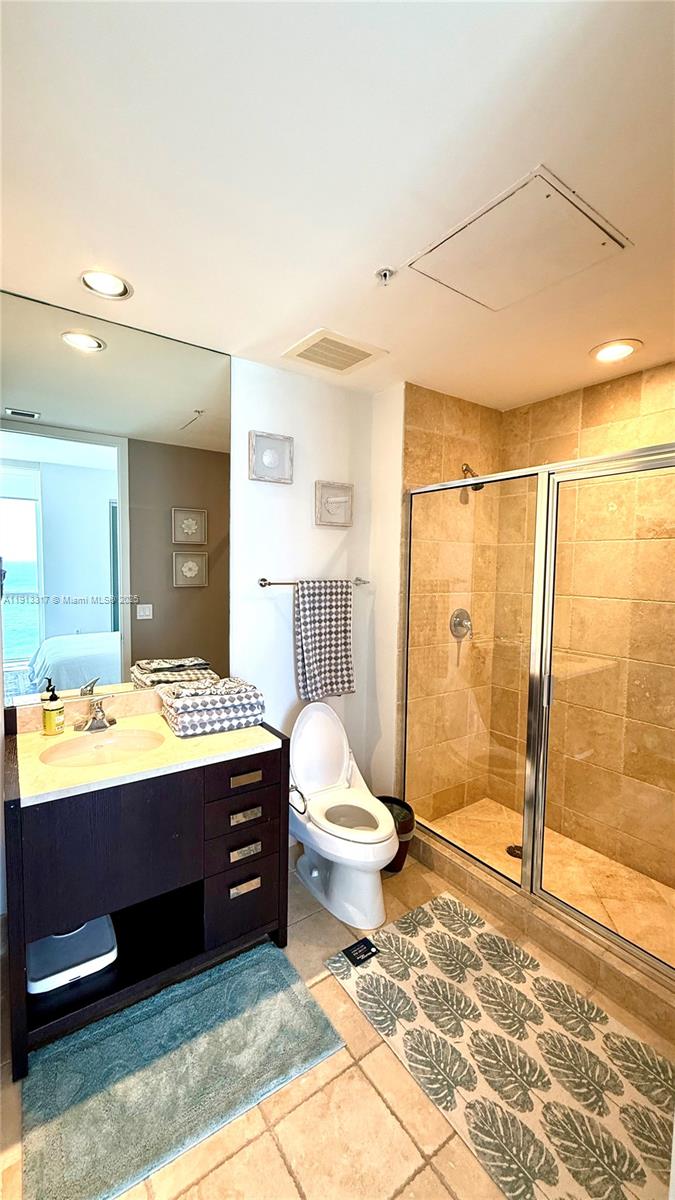 TRUMP ROYALE CONDO - Residential Lease