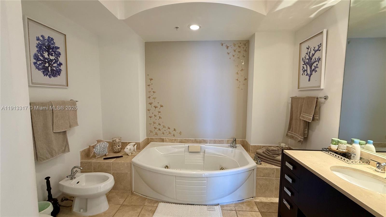 TRUMP ROYALE CONDO - Residential Lease