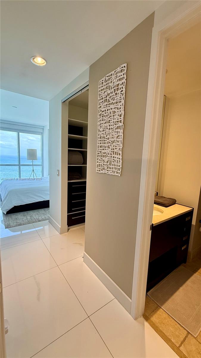 TRUMP ROYALE CONDO - Residential Lease