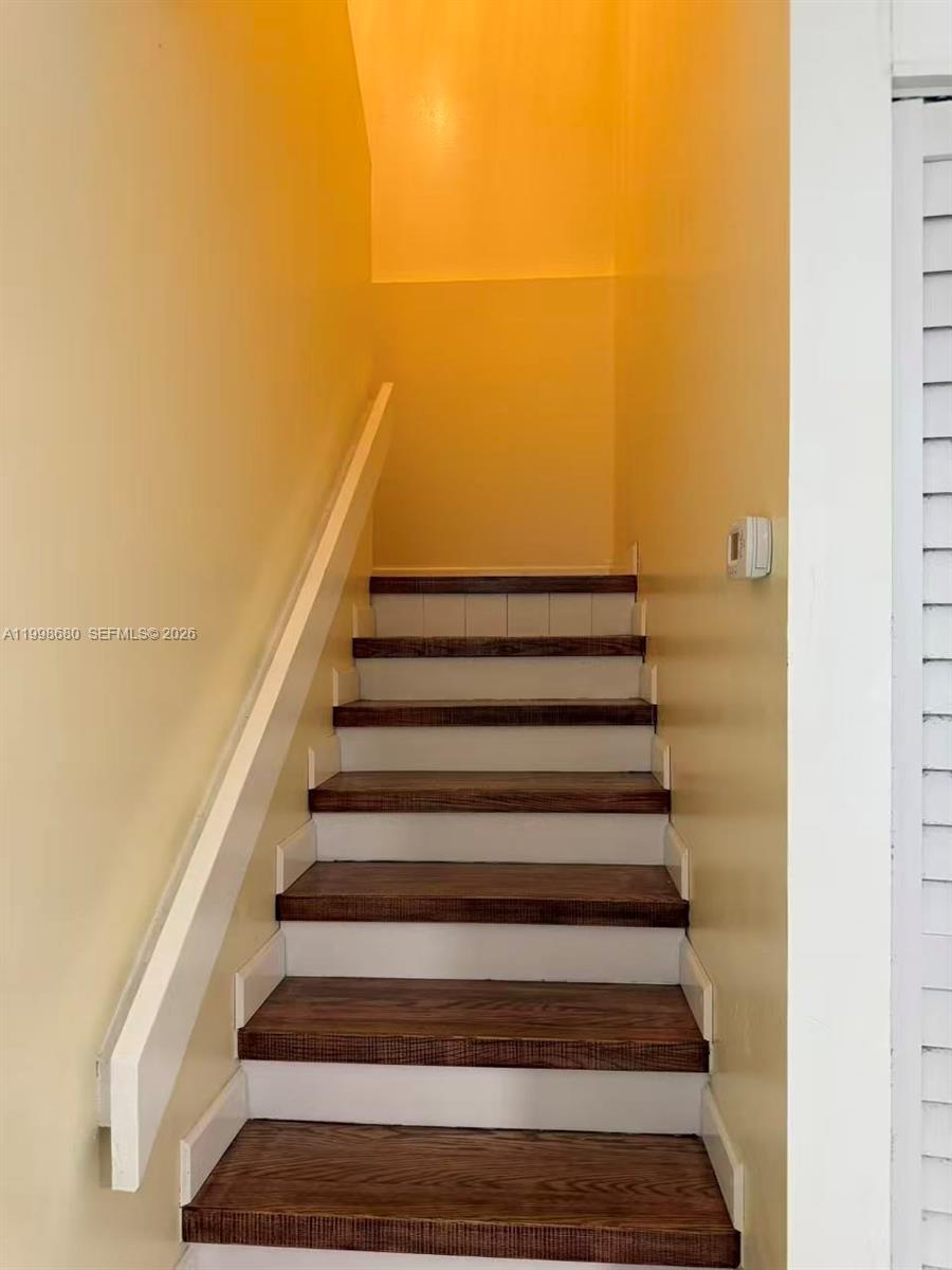 WOODLAKE VILLAGE TOWNHOME - Residential