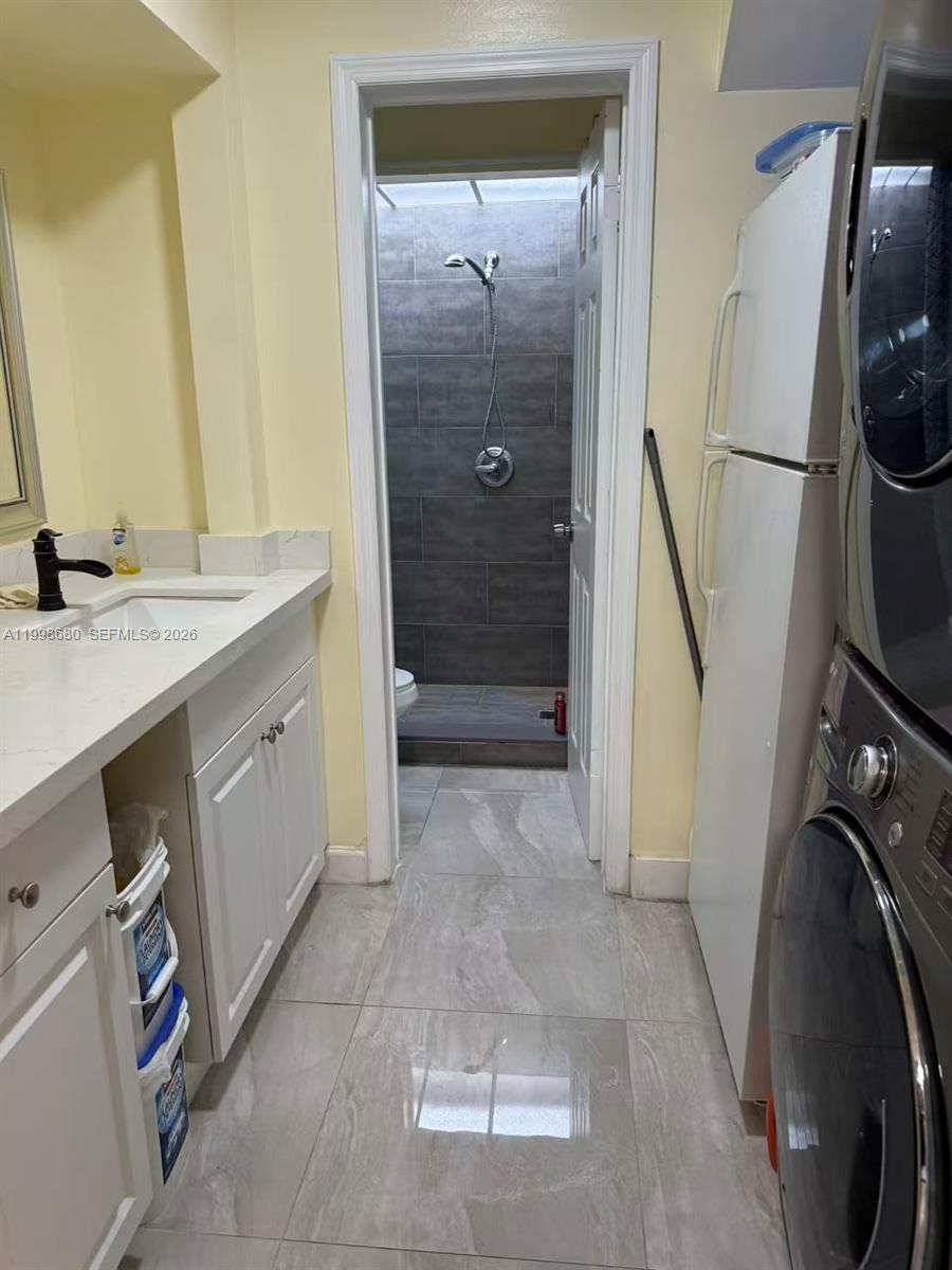 WOODLAKE VILLAGE TOWNHOME - Residential