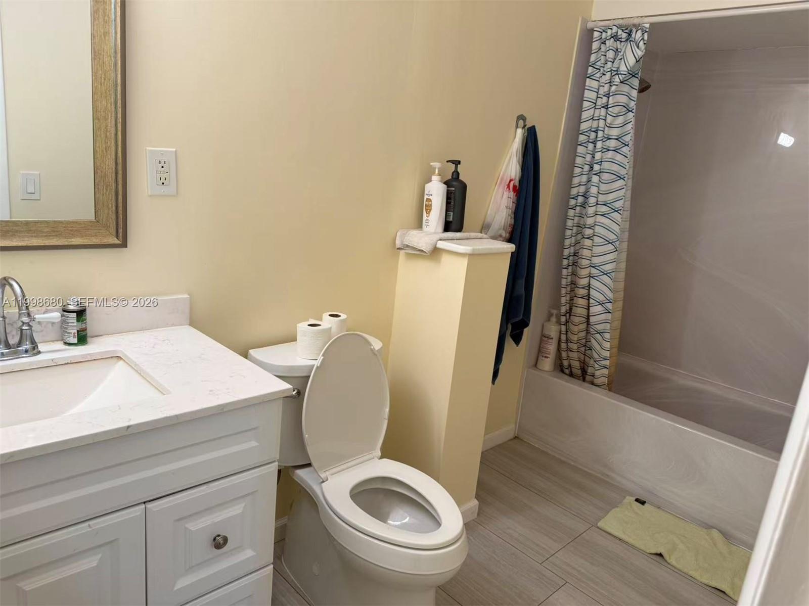 WOODLAKE VILLAGE TOWNHOME - Residential