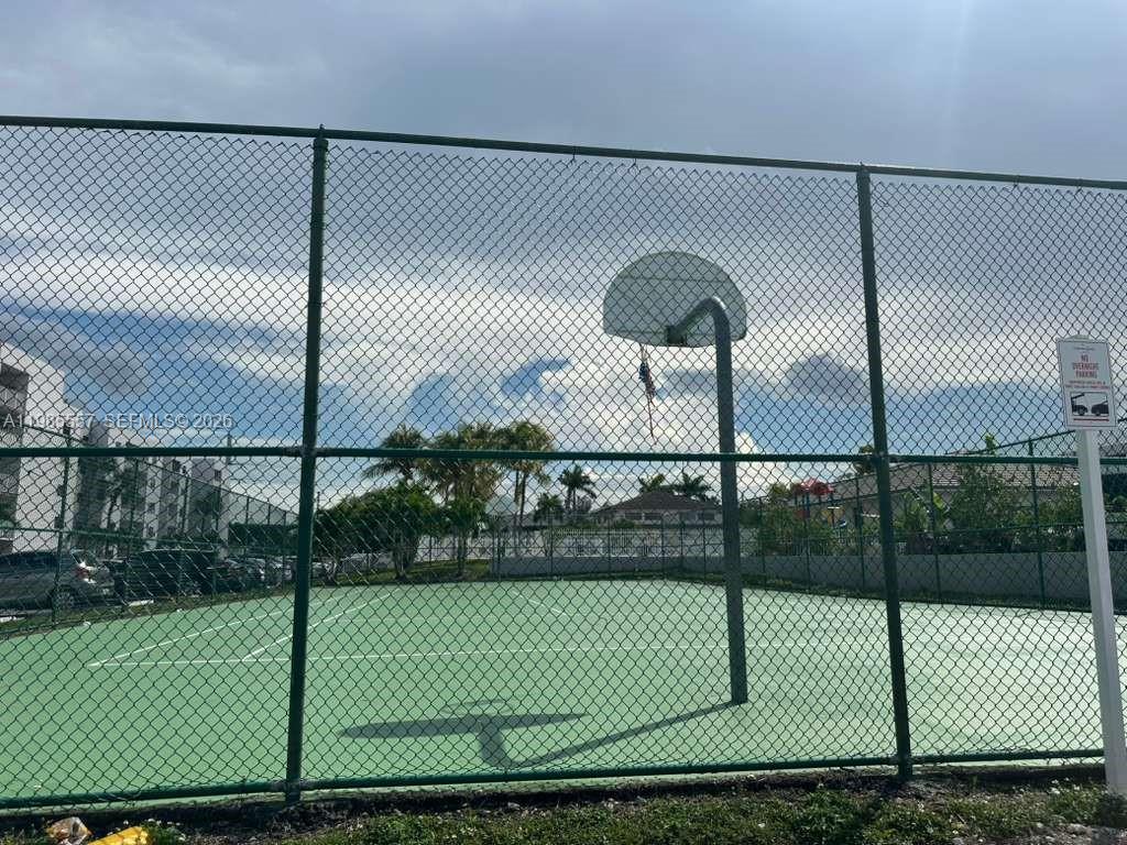 FONTAINEBLEAU GARDENS CON - Residential