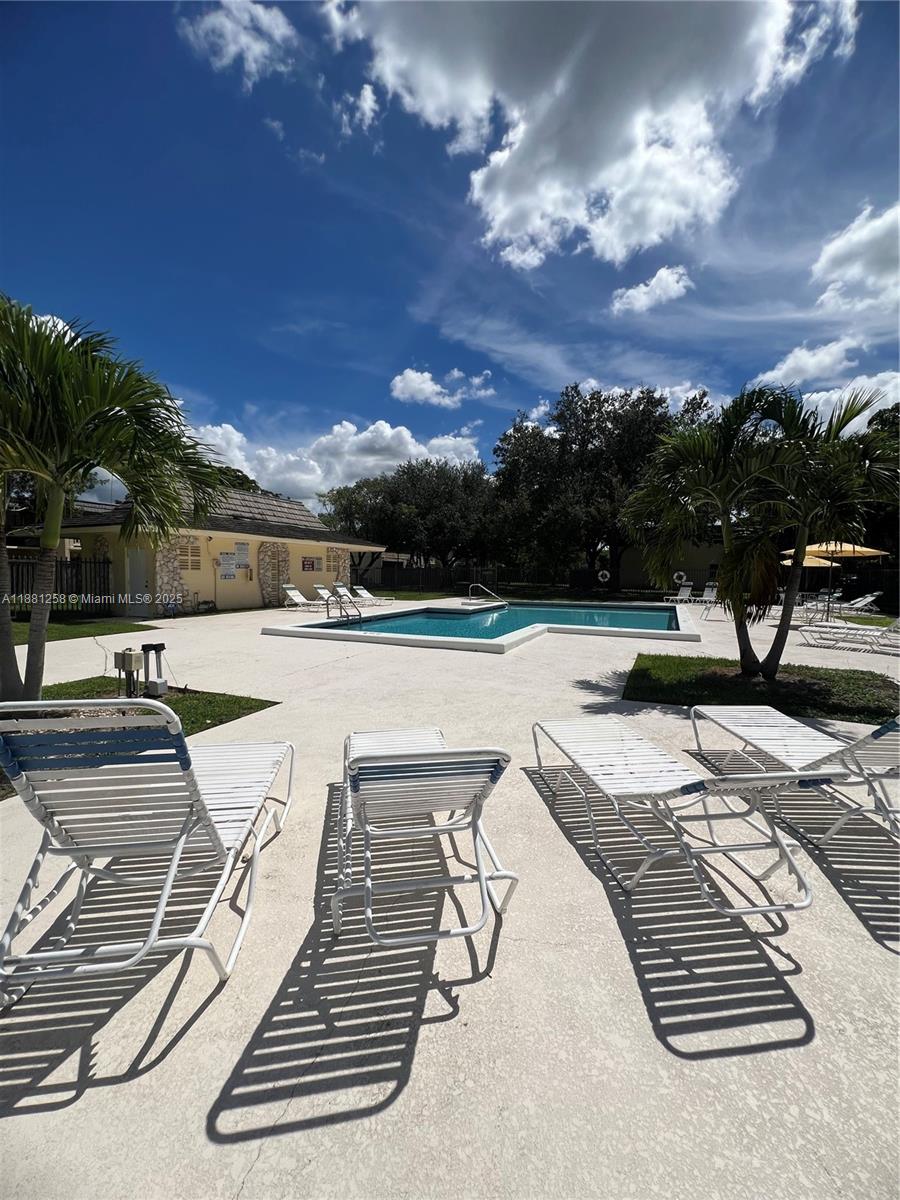 KENDALE LK TOWNHOUSE COND - Residential Lease