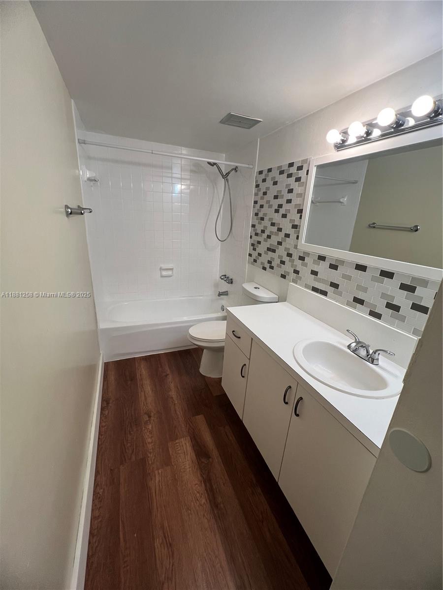 KENDALE LK TOWNHOUSE COND - Residential Lease