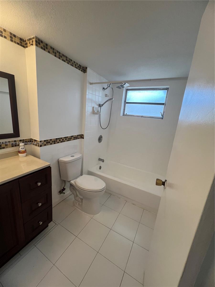 KENDALE LK TOWNHOUSE COND - Residential Lease