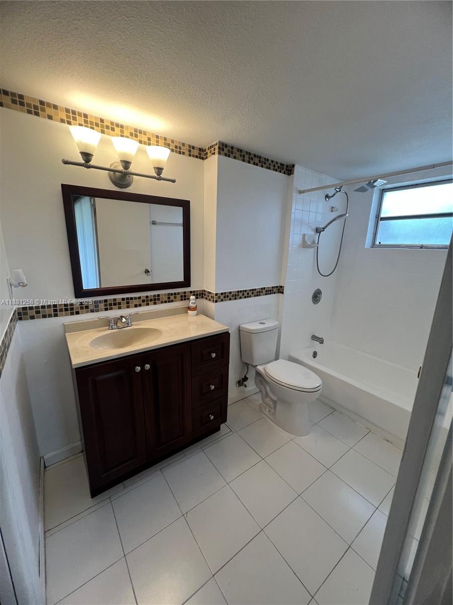 KENDALE LK TOWNHOUSE COND - Residential Lease
